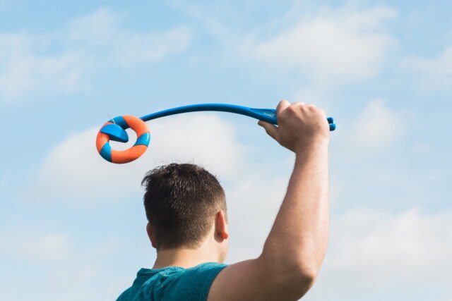 Chuckit! Ring Chaser 22 Dog Ring Launcher Fetch Interactive Dog Toy with 4.5 Dog Ring Pack of 1 Orange & Blue